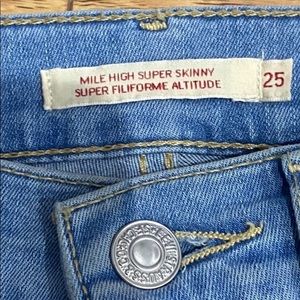 (Originally 60$) Levi’s mile high super skinny ripped jeans (Size 25)